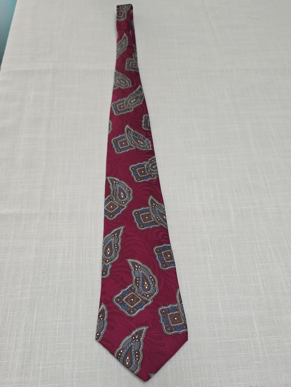 Vintage Don Loper 100% Silk Men's Burgundy Paisley Tie